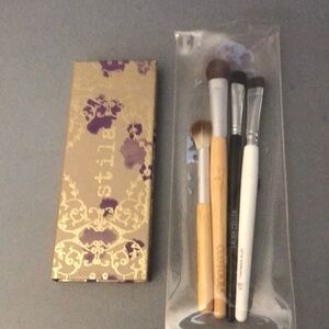 Eyeshadow and brushes